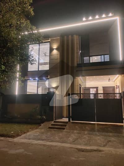 بحریہ ٹاؤن سیکٹر B بحریہ ٹاؤن,لاہور میں 3 کمروں کا 5 مرلہ مکان 2.65 کروڑ میں برائے فروخت۔