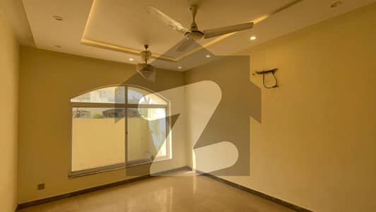 بحریہ انکلیو - سیکٹر سی 1 بحریہ انکلیو,بحریہ ٹاؤن,اسلام آباد میں 5 کمروں کا 10 مرلہ مکان 1.8 لاکھ میں کرایہ پر دستیاب ہے۔