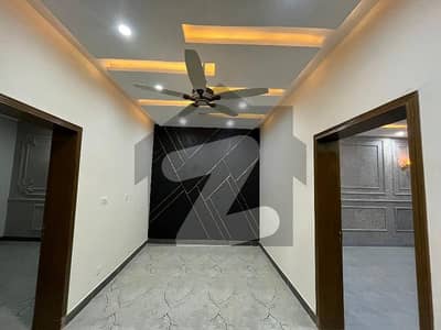 ایم پی سی ایچ ایس ۔ ملٹی گارڈنز بی ۔ 17,اسلام آباد میں 4 کمروں کا 5 مرلہ مکان 1.1 لاکھ میں کرایہ پر دستیاب ہے۔