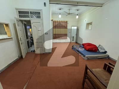 سیٹلائٹ ٹاؤن - 6 ویں روڈ سیٹیلائیٹ ٹاؤن - بلاک ڈی,سیٹیلائیٹ ٹاؤن,راولپنڈی میں 2 کمروں کا 5 مرلہ فلیٹ 42.0 ہزار میں کرایہ پر دستیاب ہے۔