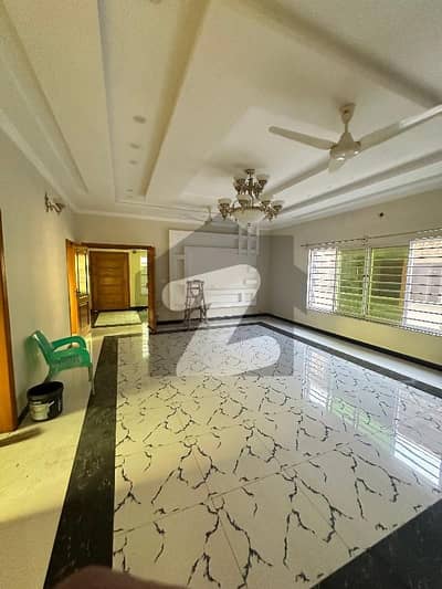 بنی گالہ اسلام آباد میں 3 کمروں کا 1 کنال بالائی پورشن 95.0 ہزار میں کرایہ پر دستیاب ہے۔