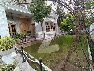 ایف ۔ 10 اسلام آباد میں 6 کمروں کا 1 کنال مکان 30.0 کروڑ میں برائے فروخت۔