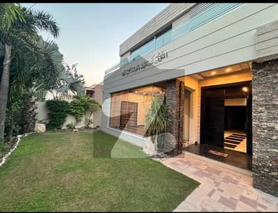 ڈی ایچ اے فیز 5 - بلاک اے فیز 5,ڈیفنس (ڈی ایچ اے),لاہور میں 5 کمروں کا 1 کنال مکان 4.25 لاکھ میں کرایہ پر دستیاب ہے۔