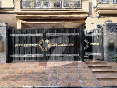 مرغزار آفیسرز کالونی لاہور میں 6 کمروں کا 12 مرلہ مکان 4.9 کروڑ میں برائے فروخت۔