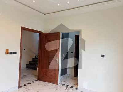 واپڈا سٹی ۔ بلاک ایل واپڈا سٹی,فیصل آباد میں 3 کمروں کا 5 مرلہ مکان 2.2 کروڑ میں برائے فروخت۔