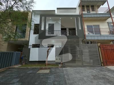 ڈی ۔ 12/4 ڈی ۔ 12,اسلام آباد میں 3 کمروں کا 4 مرلہ مکان 4.05 کروڑ میں برائے فروخت۔