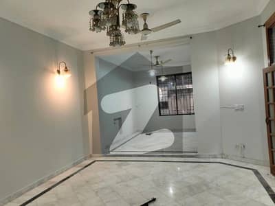 ایف ۔ 11 اسلام آباد میں 3 کمروں کا 1 کنال زیریں پورشن 2.0 لاکھ میں کرایہ پر دستیاب ہے۔