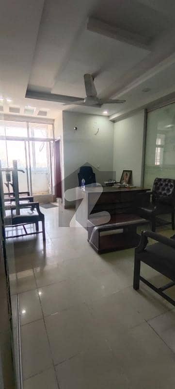 جی ۔ 11 مرکز جی ۔ 11,اسلام آباد میں 2 کمروں کا 4 مرلہ دفتر 1.75 لاکھ میں کرایہ پر دستیاب ہے۔