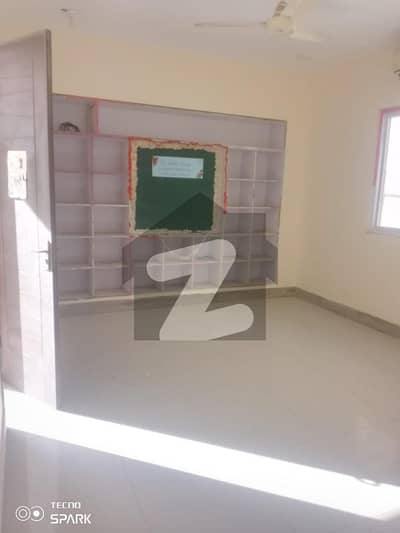 کلفٹن ۔ بلاک 1 کلفٹن,کراچی میں 4 کمروں کا 9 مرلہ مکان 2.75 لاکھ میں کرایہ پر دستیاب ہے۔