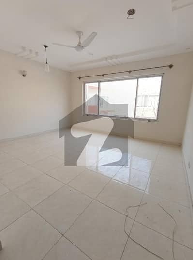 کارساز ولاز ڈی ۔ 12,اسلام آباد میں 4 کمروں کا 8 مرلہ مکان 1.05 لاکھ میں کرایہ پر دستیاب ہے۔