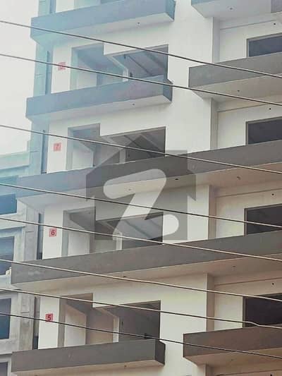 عسکری 10 عسکری,لاہور میں 4 کمروں کا 13 مرلہ فلیٹ 4.45 کروڑ میں برائے فروخت۔