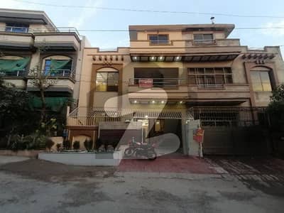 Prime Location 5 Marla House For sale In Beautiful Airport Housing Society - Sector 4