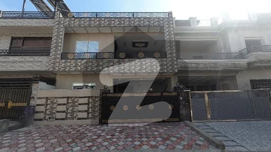 Prime Location 7 Marla House In FECHS For sale At Good Location