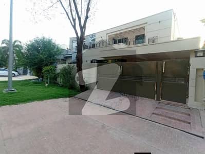 10 Marla Renovated House for Sale in Dha Phase 5 in Reasonable Price | Near to Park