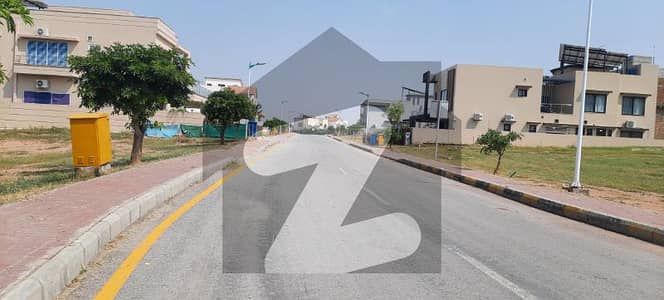 بحریہ ٹاؤن فیز 8 ۔ بلاک اے بحریہ ٹاؤن فیز 8,بحریہ ٹاؤن راولپنڈی,راولپنڈی میں 1 کنال رہائشی پلاٹ 1.95 کروڑ میں برائے فروخت۔