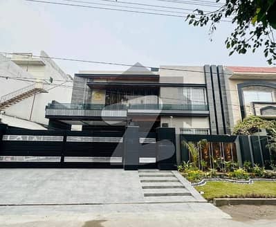 نشیمنِ اقبال فیز 2 نشیمنِ اقبال,لاہور میں 6 کمروں کا 1 کنال مکان 6.3 کروڑ میں برائے فروخت۔