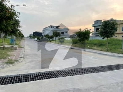 ٹاپ سٹی 1 - بلاک سی ٹاپ سٹی 1,اسلام آباد میں 1 کنال رہائشی پلاٹ 2.45 کروڑ میں برائے فروخت۔