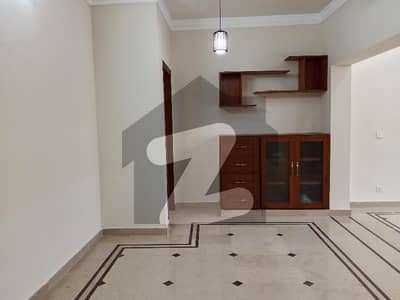 جی ۔ 10/2 جی ۔ 10,اسلام آباد میں 4 کمروں کا 1 کنال زیریں پورشن 1.65 لاکھ میں کرایہ پر دستیاب ہے۔