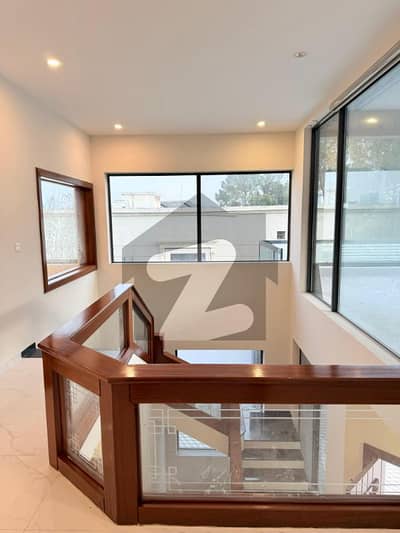 ایف ۔ 7 اسلام آباد میں 7 کمروں کا 1 کنال مکان 16.0 لاکھ میں کرایہ پر دستیاب ہے۔