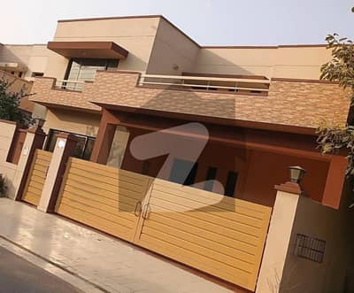10 Marla 3 Bedrooms Hot Location House For Rent. 10 Marla 3 Bedrooms Hot Location House For Rent.