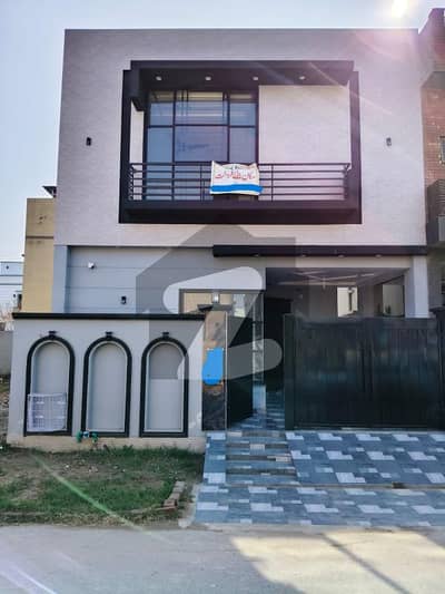 ڈی ایچ اے 11 رہبر فیز 2 ڈی ایچ اے 11 رہبر,لاہور میں 3 کمروں کا 5 مرلہ مکان 2.55 کروڑ میں برائے فروخت۔