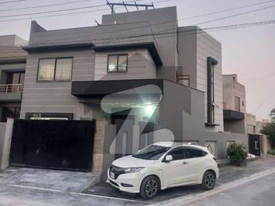 اے ڈبلیو ٹی فیز 1 اے ڈبلیو ٹی آرمی ویلفیئر ٹرسٹ,رائیونڈ روڈ,لاہور میں 7 کمروں کا 10 مرلہ مکان 3.5 کروڑ میں برائے فروخت۔