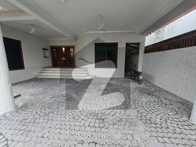 مغلپورہ لاہور میں 4 کمروں کا 1 کنال مکان 2.7 لاکھ میں کرایہ پر دستیاب ہے۔