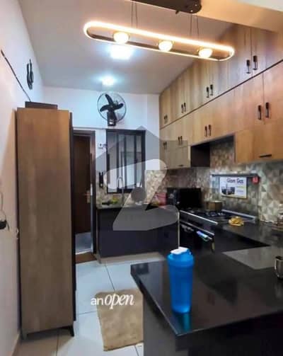 ڈی ایچ اے فیز 8 ڈی ایچ اے ڈیفینس,کراچی میں 3 کمروں کا 8 مرلہ فلیٹ 4.5 کروڑ میں برائے فروخت۔