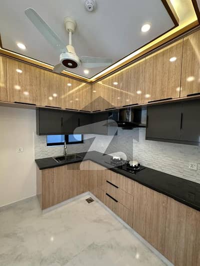 ڈی ایچ اے فیز 7 ڈیفنس (ڈی ایچ اے),لاہور میں 3 کمروں کا 5 مرلہ مکان 3.45 کروڑ میں برائے فروخت۔