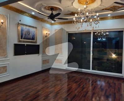 بحریہ ٹاؤن سیکٹر ای بحریہ ٹاؤن,لاہور میں 3 کمروں کا 5 مرلہ مکان 1.9 کروڑ میں برائے فروخت۔