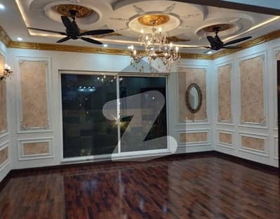 بحریہ ٹاؤن سیکٹر ای بحریہ ٹاؤن,لاہور میں 5 کمروں کا 10 مرلہ مکان 3.1 کروڑ میں برائے فروخت۔