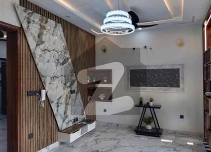 بحریہ ٹاؤن سیکٹر ای بحریہ ٹاؤن,لاہور میں 5 کمروں کا 1 کنال مکان 6.5 کروڑ میں برائے فروخت۔