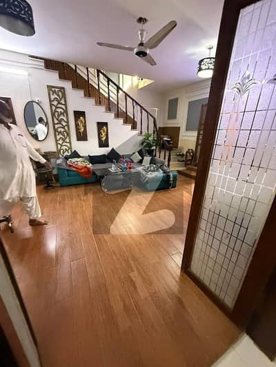 ڈی ایچ اے فیز 4 ڈی ایچ اے ڈیفینس,کراچی میں 4 کمروں کا 12 مرلہ مکان 8.0 کروڑ میں برائے فروخت۔