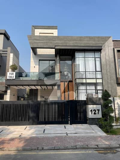 بحریہ ٹاؤن سیکٹر ای بحریہ ٹاؤن,لاہور میں 5 کمروں کا 10 مرلہ مکان 4.2 کروڑ میں برائے فروخت۔