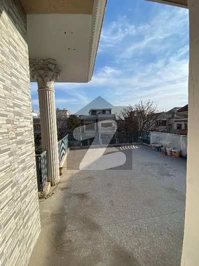 F/11 666 Upper portion  3bad Beautiful portion for rent