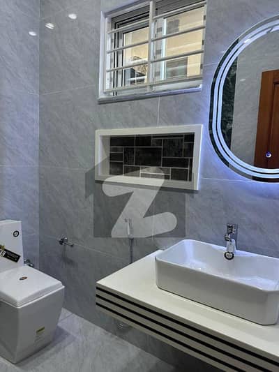 جی ۔ 13 اسلام آباد میں 6 کمروں کا 10 مرلہ مکان 2.5 لاکھ میں کرایہ پر دستیاب ہے۔