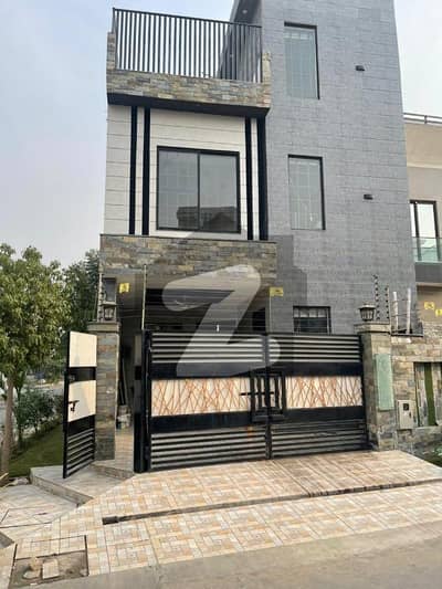 Lake City M7B 5.75 Marla Corner Slightly Used House Available for sale