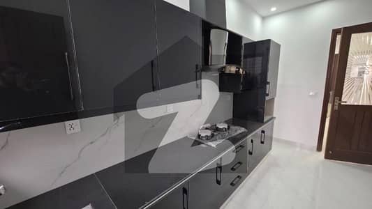 پیراگون سٹی لاہور میں 3 کمروں کا 10 مرلہ بالائی پورشن 65.0 ہزار میں کرایہ پر دستیاب ہے۔