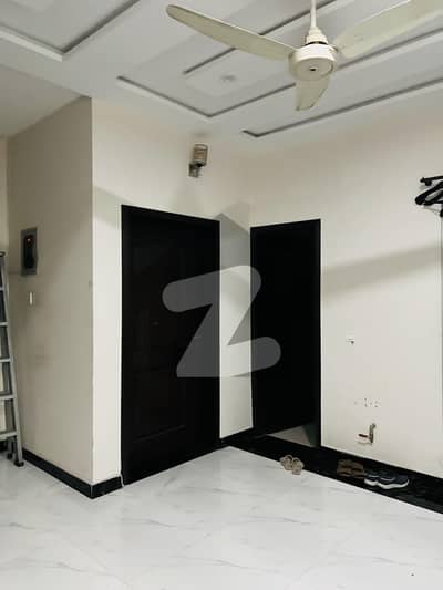 گرین سٹی لاہور میں 4 کمروں کا 10 مرلہ مکان 3.8 کروڑ میں برائے فروخت۔