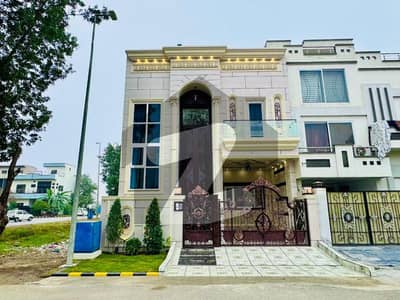 سٹی ہاؤسنگ سوسائٹی گوجرانوالہ میں 4 کمروں کا 5 مرلہ مکان 2.35 کروڑ میں برائے فروخت۔