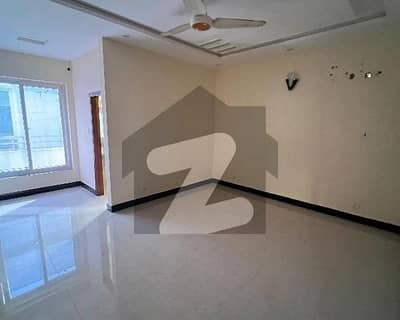 ڈی ۔ 12 اسلام آباد میں 5 کمروں کا 10 مرلہ مکان 2.7 لاکھ میں کرایہ پر دستیاب ہے۔