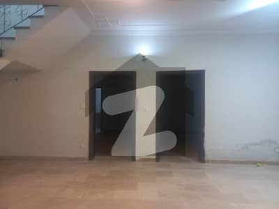 ڈی ۔ 12 اسلام آباد میں 6 کمروں کا 1 کنال زیریں پورشن 4.2 لاکھ میں کرایہ پر دستیاب ہے۔