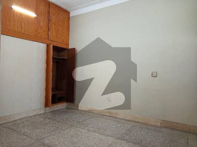 ڈی سی کالونی گوجرانوالہ میں 3 کمروں کا 5 مرلہ مکان 75.0 ہزار میں کرایہ پر دستیاب ہے۔