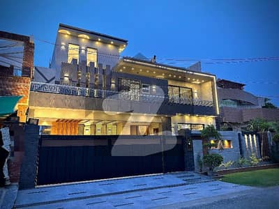 ماڈل ٹاؤن لاہور میں 6 کمروں کا 1 کنال مکان 9.0 کروڑ میں برائے فروخت۔