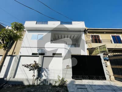 مرغزار آفیسرز کالونی لاہور میں 5 کمروں کا 10 مرلہ مکان 3.7 کروڑ میں برائے فروخت۔