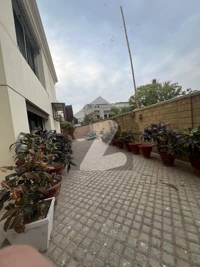 COMMERCIAL BUNGALOW AVAILABLE FOR RENT