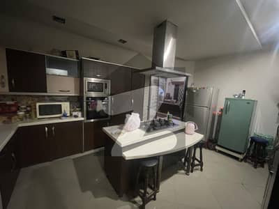 1 Kanal house for sale decent house at decent location