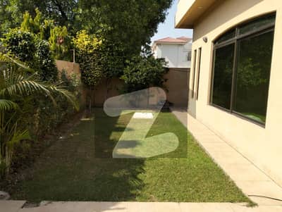 ڈی ایچ اے فیز 5 - بلاک بی فیز 5,ڈیفنس (ڈی ایچ اے),لاہور میں 5 کمروں کا 1 کنال مکان 3.3 لاکھ میں کرایہ پر دستیاب ہے۔