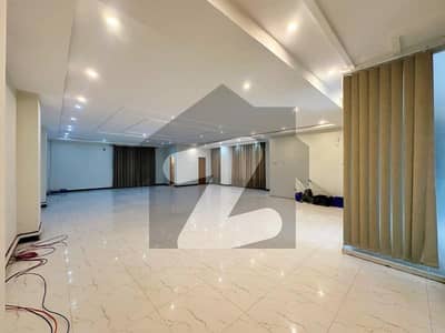 ڈی ایچ اے ڈیفینس فیز 2 ڈی ایچ اے ڈیفینس,اسلام آباد میں 9 مرلہ دفتر 75.0 ہزار میں کرایہ پر دستیاب ہے۔