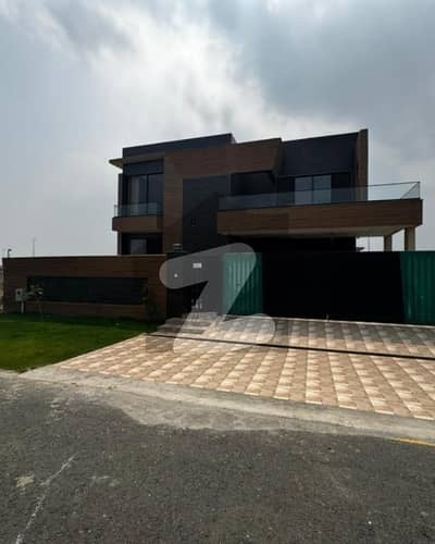 ڈی ایچ اے فیز 7 - بلاک وائے فیز 7,ڈیفنس (ڈی ایچ اے),لاہور میں 5 کمروں کا 1 کنال مکان 4.0 لاکھ میں کرایہ پر دستیاب ہے۔